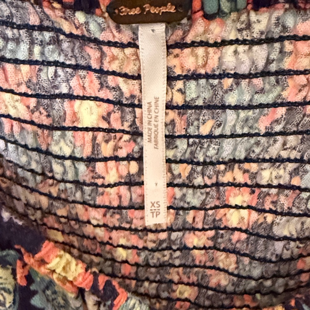 Free people 🌹Floral Puff Sleeve Top - Picture 8 of 17